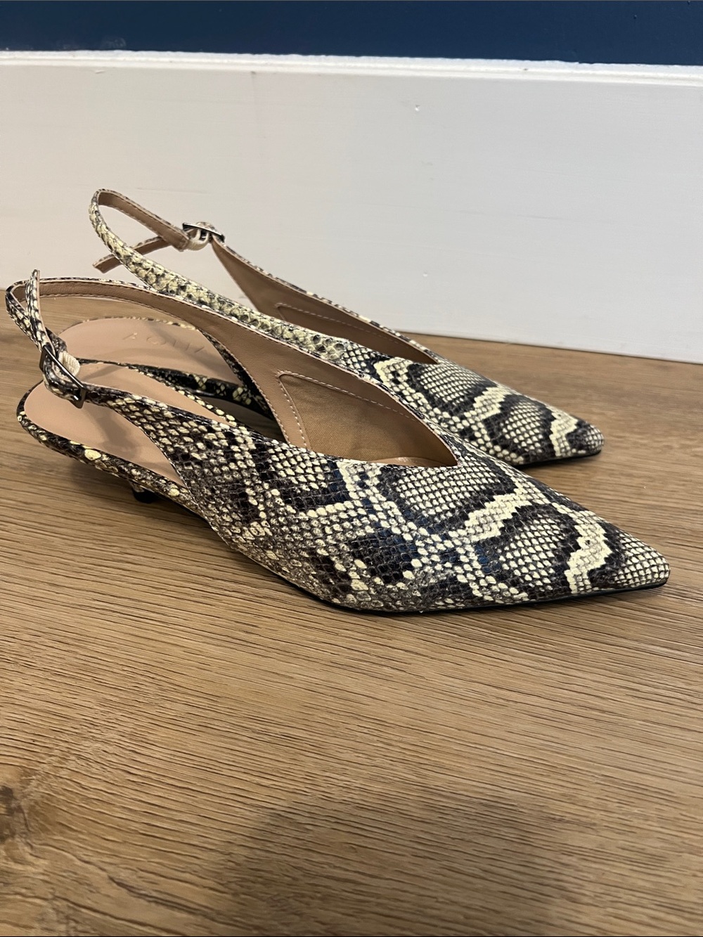 AQUA Women’s Pointed Toe Snake Print Slingback Heels - Picture 6 of 7